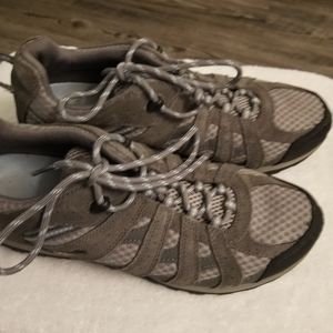 Columbia Redmond women's hiking shoes, size 10, gray